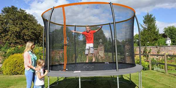 Trampoline buying guide. Find the perfect trampoline for your garden & family.